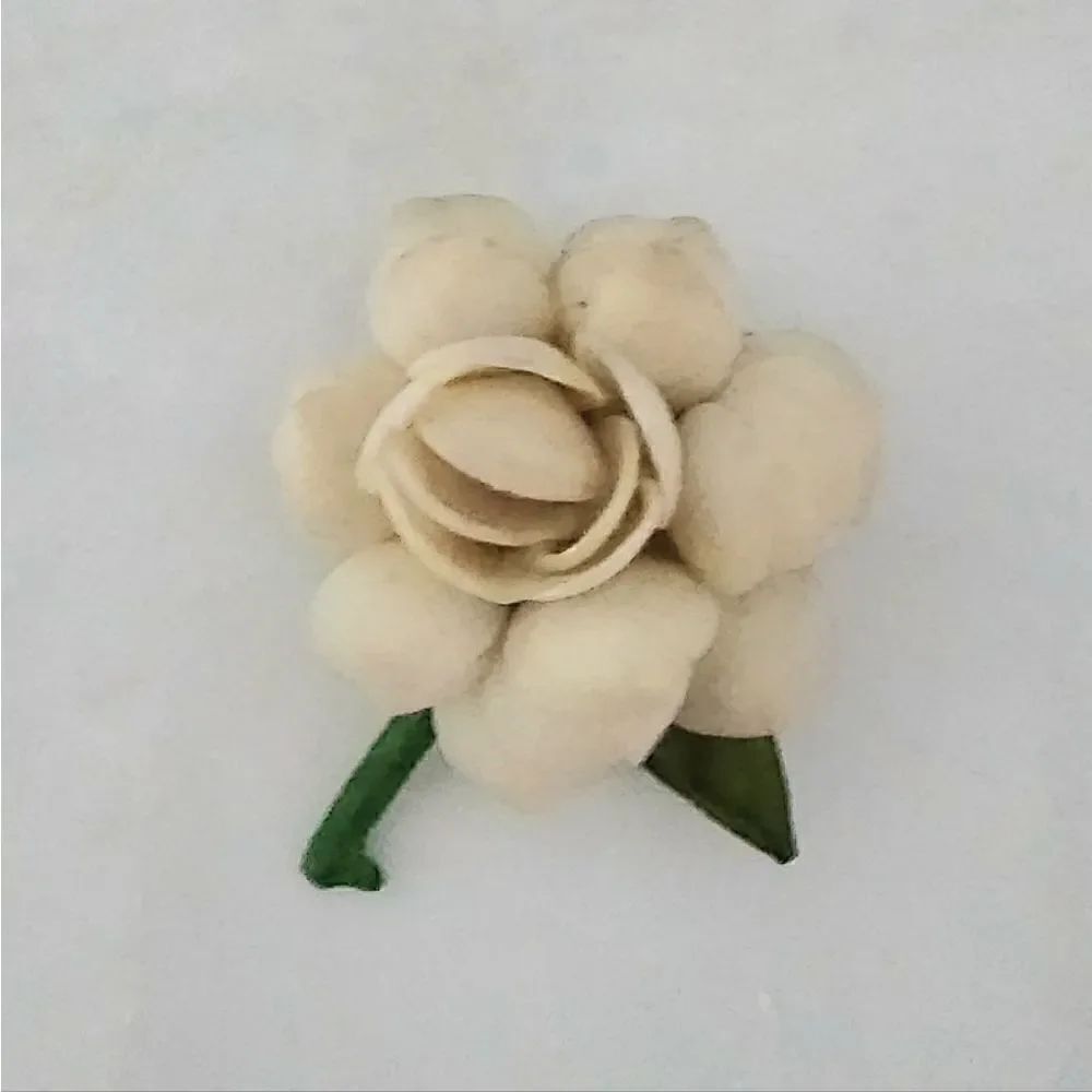 Vintage shell art brooch pin